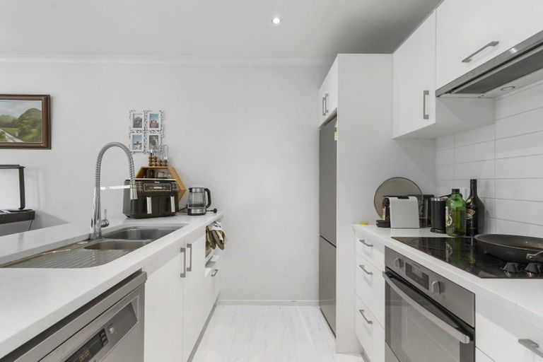 Photo of property in 8 Karauria Lane, Orewa, 0931