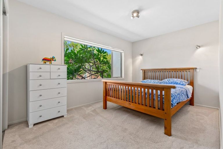 Photo of property in 1/20 Knights Road, Rothesay Bay, Auckland, 0630