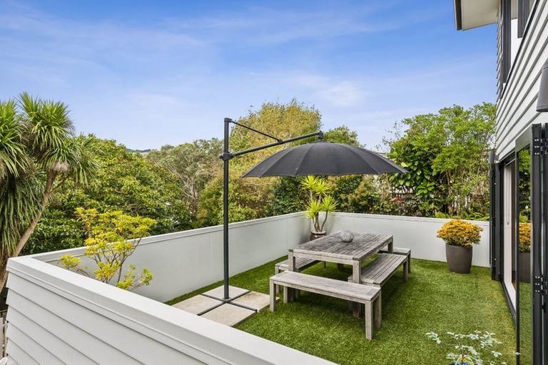 Photo of property in 34 Renown Road, Raumati South, Paraparaumu, 5032