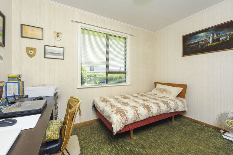 Photo of property in 24 Montmere Avenue, Te Atatu Peninsula, Auckland, 0610