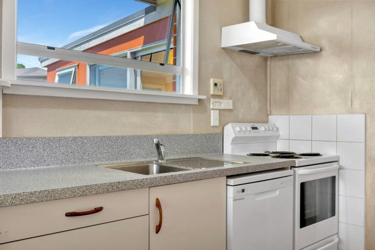 Photo of property in 6 Rospeath Crescent, Spotswood, New Plymouth, 4310