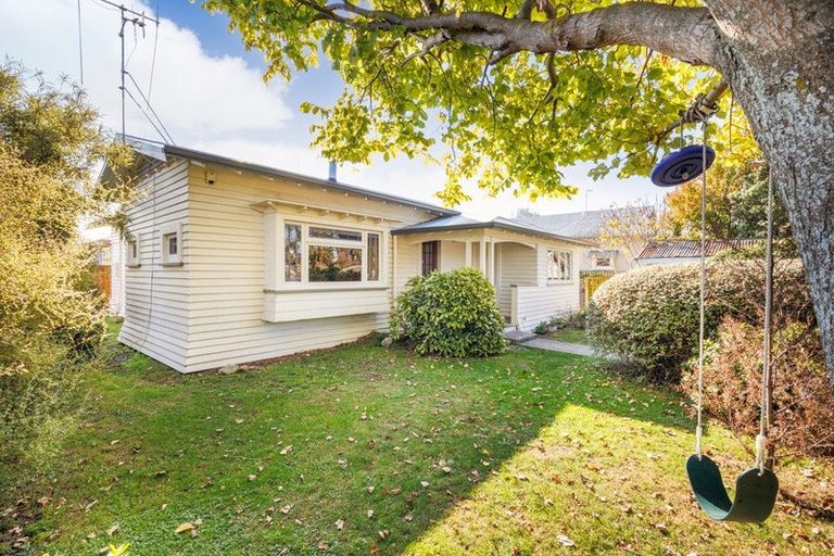 Photo of property in 3 Cuba Street, Takaro, Palmerston North, 4412