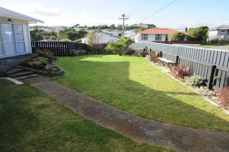 Photo of property in 14 Barclay Street, Newlands, Wellington, 6037