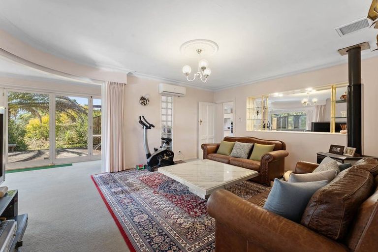 Photo of property in 102 Arran Road, Browns Bay, Auckland, 0630