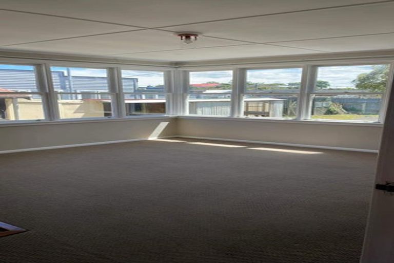 Photo of property in 563 Queen Street East, Levin, 5510