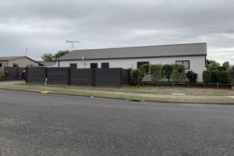 Photo of property in 8 Porritt Place, Waipukurau, 4200