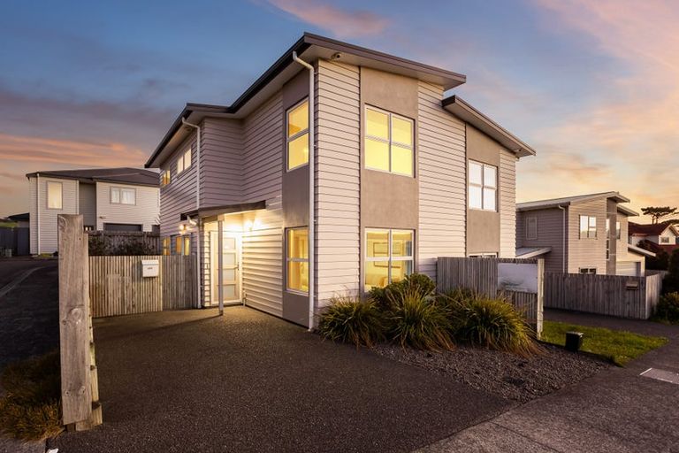 Photo of property in 184 Mark Avenue, Grenada Village, Wellington, 6037