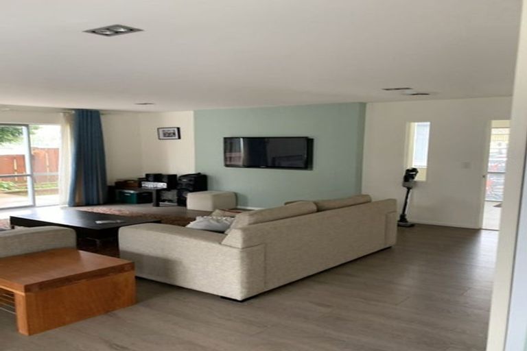 Photo of property in 121a Bruce Road, Glenfield, Auckland, 0629