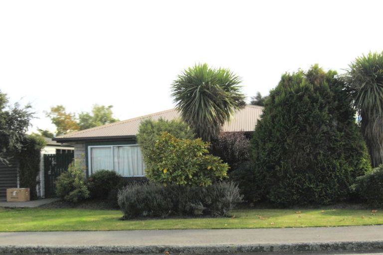 Photo of property in 82 Middlepark Road, Sockburn, Christchurch, 8042