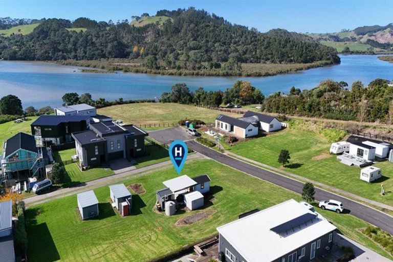 Photo of property in 1 Dawson Place, Cooks Beach, 3591