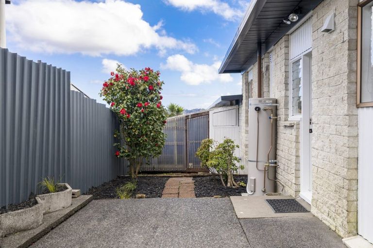 Photo of property in 1/10 Statesman Street, Henderson, Auckland, 0612