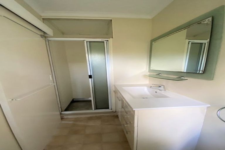 Photo of property in 52 Hiwihau Place, Glenfield, Auckland, 0629