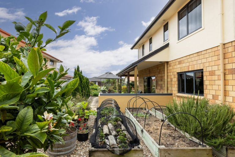 Photo of property in 2 Redwood Close, Havelock North, 4130