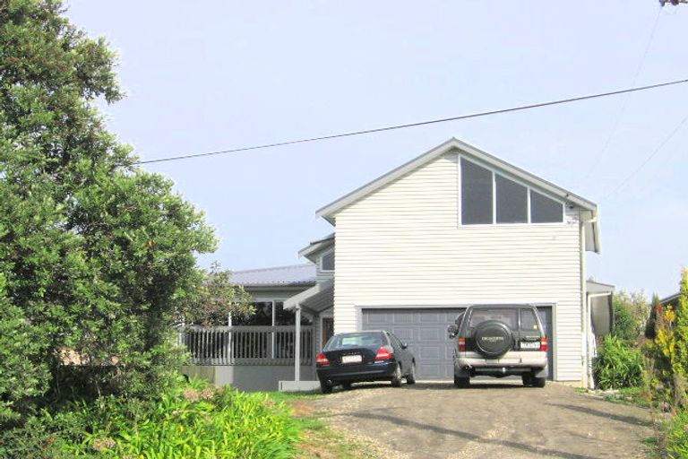 Photo of property in 23 Red Beach Road, Red Beach, 0932