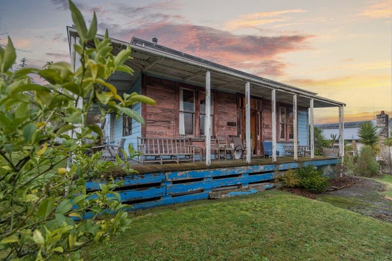 Photo of property in 2 Church Street, Waipawa, 4210