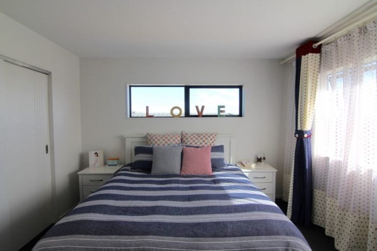 Photo of property in 69 Kirikiri Drive, Papakura, 2110