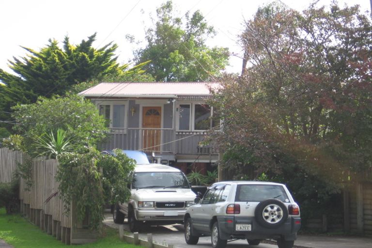 Photo of property in 2/7 Matipo Road, Te Atatu Peninsula, Auckland, 0610