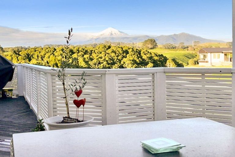 Photo of property in 12 Ash Place, Whalers Gate, New Plymouth, 4310