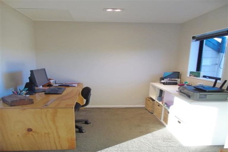 Photo of property in 25 Longitude Place, Whitby, Porirua, 5024