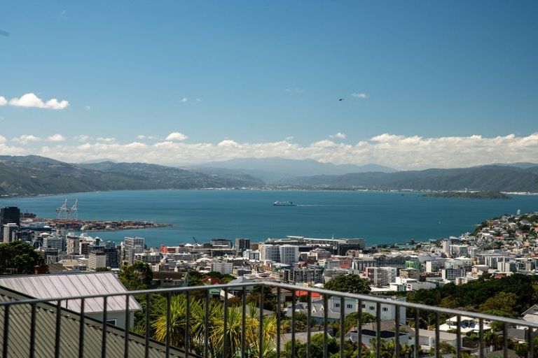 Photo of property in 30 Sugarloaf Road, Brooklyn, Wellington, 6021