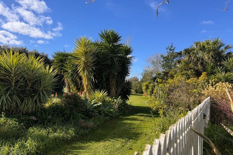 Photo of property in 2/141 Carnoustie Drive, Wattle Downs, Auckland, 2103