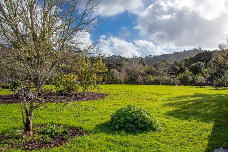Photo of property in 19-21 Mountain Road, Henderson Valley, Auckland, 0612