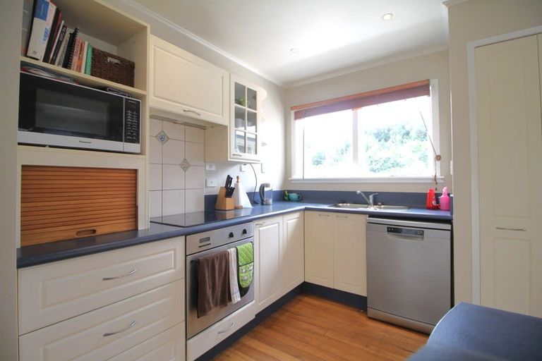 Photo of property in 38 Larsen Crescent, Tawa, Wellington, 5028