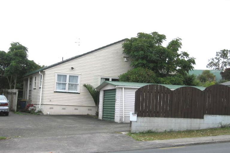 Photo of property in 222 Sunnynook Road, Totara Vale, Auckland, 0627