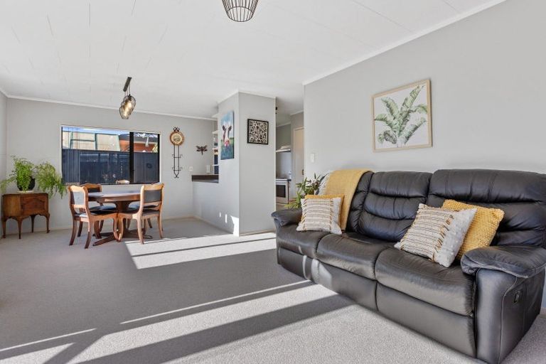 Photo of property in 1 Mangorei Road, Merrilands, New Plymouth, 4312