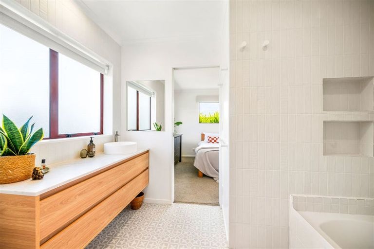 Photo of property in 732d Te Atatu Road, Te Atatu Peninsula, Auckland, 0610