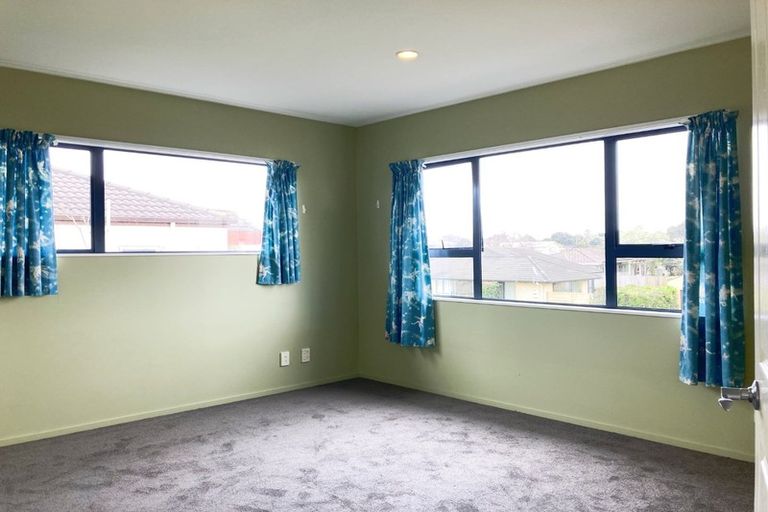 Photo of property in 18 Piriti Drive, Te Atatu Peninsula, Auckland, 0610