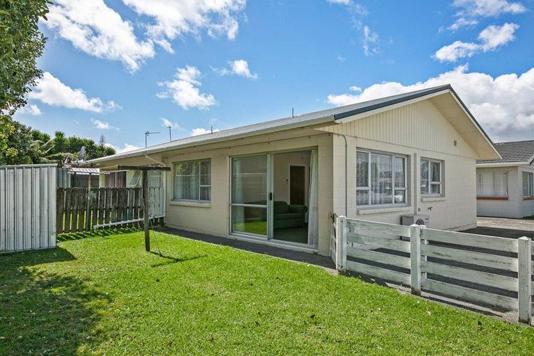 Photo of property in 1/2 Herekawe Drive, Spotswood, New Plymouth, 4310
