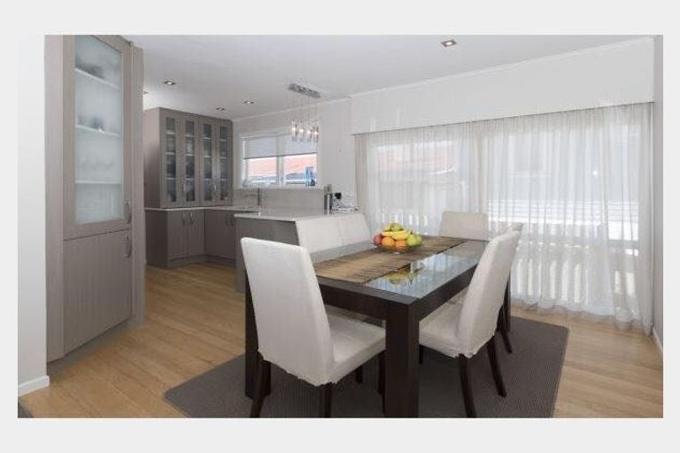 Photo of property in 39 Megan Avenue, Pakuranga Heights, Auckland, 2010