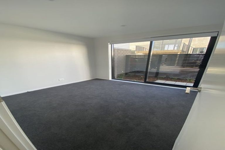 Photo of property in 7/1 Fruitvale Road, New Lynn, Auckland, 0600