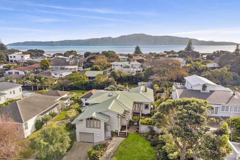 Photo of property in 43 Golf Road, Paraparaumu Beach, Paraparaumu, 5032