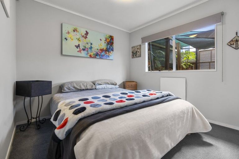 Photo of property in 2/46 Chippendale Crescent, Birkdale, Auckland, 0626