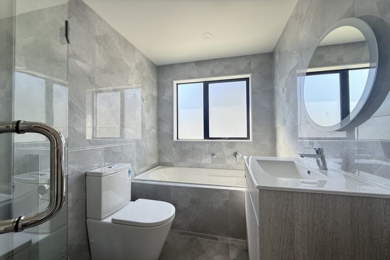 Photo of property in 33c Garadice Road, Rothesay Bay, Auckland, 0630