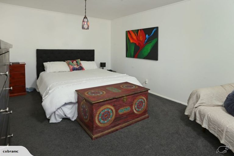 Photo of property in 3/98 Roberts Road, Te Atatu South, Auckland, 0610