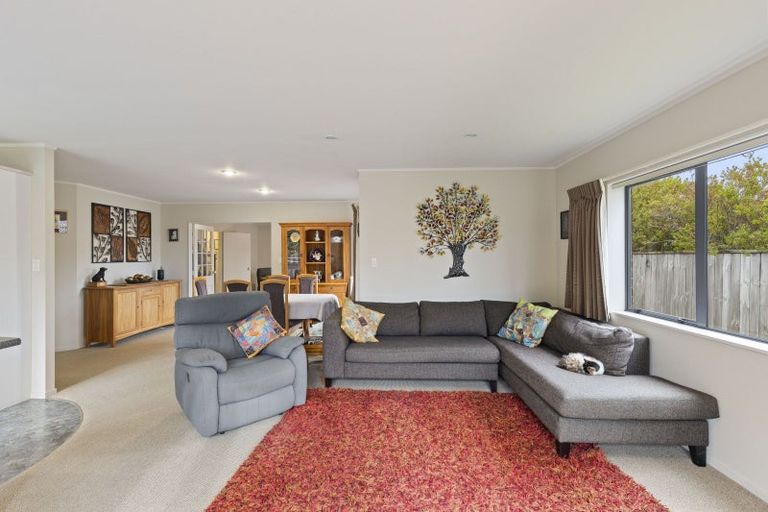 Photo of property in 64 Branch Road, Highlands Park, New Plymouth, 4312