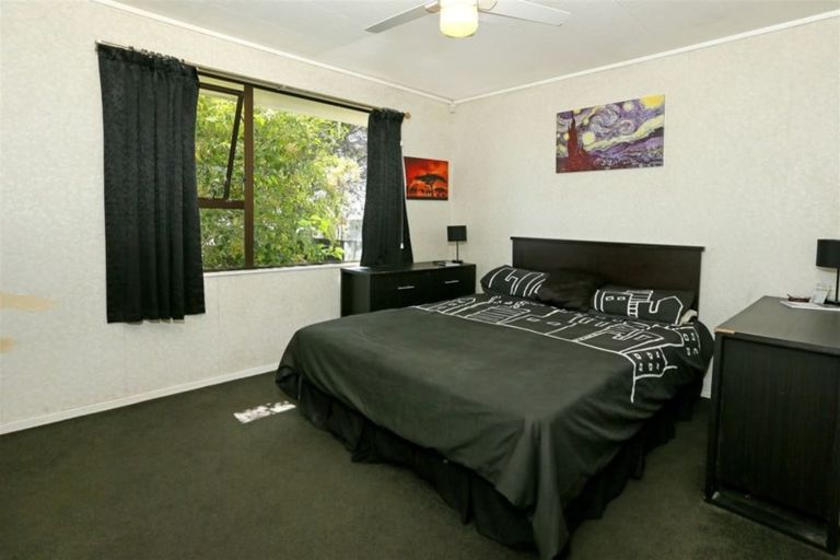 Photo of property in 1 Marlene Avenue, Te Atatu South, Auckland, 0610