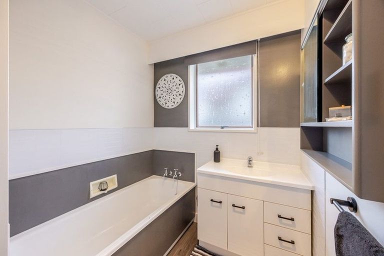 Photo of property in 2/306 Southland Road, Hastings, 4122