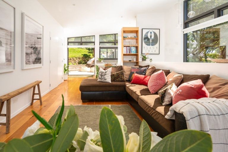 Photo of property in 26 Priscilla Crescent, Kingston, Wellington, 6021