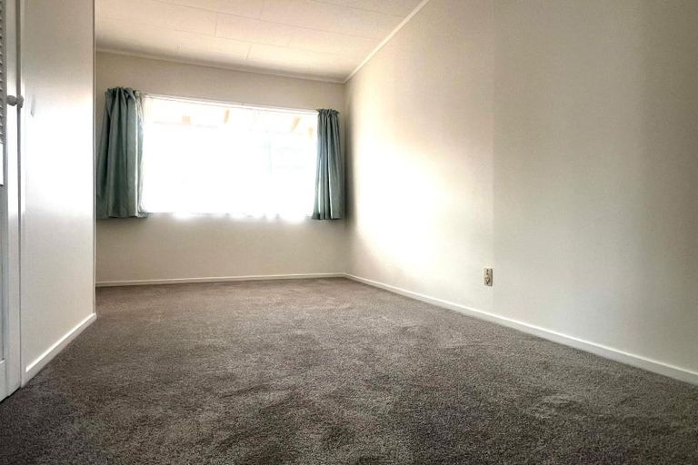 Photo of property in 11 Tyndrum Place, Highland Park, Auckland, 2010