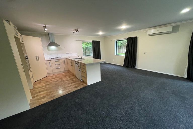 Photo of property in 5b Simons Street, Moturoa, New Plymouth, 4310