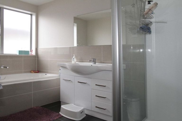 Photo of property in 30 Phar Lap Crescent, Takanini, 2112
