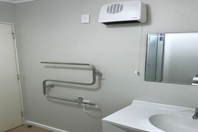 Photo of property in 26 Batchelor Street, Newlands, Wellington, 6037