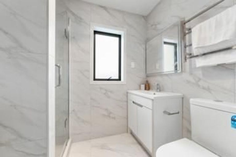 Photo of property in 4/1 Kaponga Crescent, New Lynn, Auckland, 0600