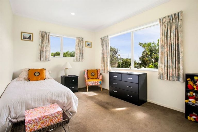 Photo of property in 2 Gendo Avenue, Henderson, Auckland, 0612