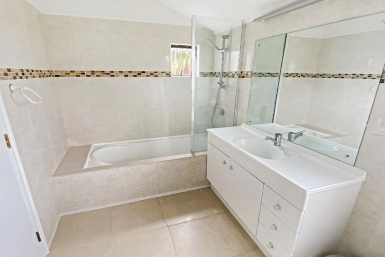 Photo of property in 29 Hebe Place, Birkenhead, Auckland, 0626