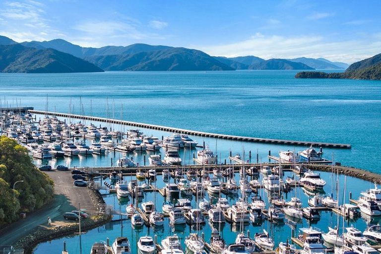 Photo of property in 37 Marina Drive, Waikawa, Picton, 7220